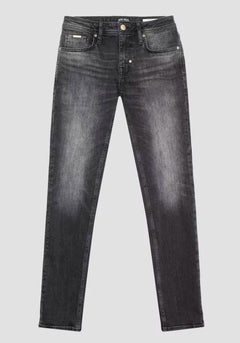 Jeans Tapered Ozzy En Negro