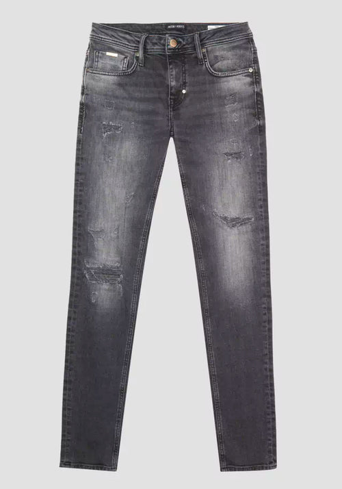 Jeans Tapered Ozzy En Negro